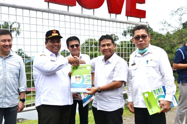 TERIMA—Bupati Padangpariaman Suhatri Bur terima kunjungan investasi Ketua Umum Badan Pengurus Pusat (BPP) Perhimpunan Hotel dan Restoran Indonesia (PHRI) Hariyadi Sukamdani.