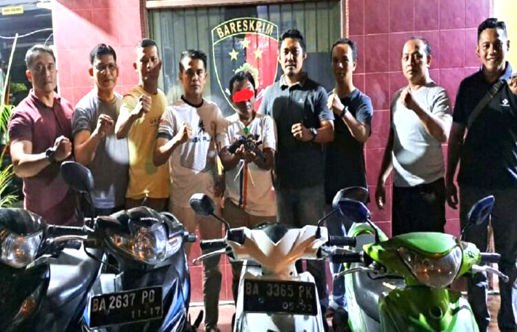 Intel KPK Gadungan jadi Spesialis Penggelapan Motor di Kota Solok, Dipinjam lalu Dijual ke Orang 1 GELAPKAN MOTOR— Pelaku S (45) diamankan jajaran Polsek Solok Kota atas kasus penggelapan sepeda motor.