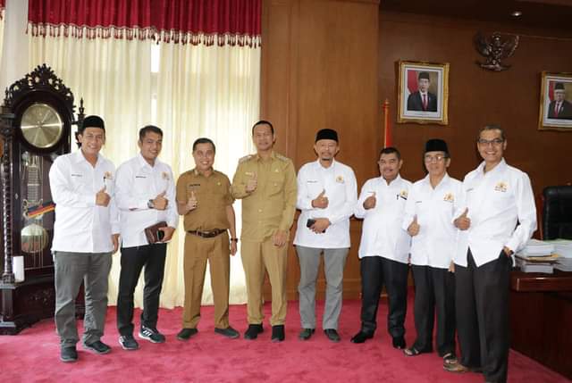 Ketua Kamar Dagang dan Industri (Kadin) Kota Pariaman terpilih Darmawan Darwis beserta pengurus, kemarin, bersilaturahim dengan Walikota Pariaman Genius Umar.