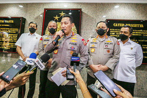 25 Polisi Hambat Kasus Brigadir J Dimutasi Kapolri, Jenderal Bintang 1 sampai Tamtama 1 BERI KETERANGAN— Kapolri Jenderal Listyo Sigit Prabowo saat memberikan keterangan pers di hadapan wartawan.