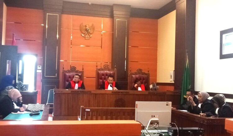 Terbukti Korupsi dengan Modus Pinjaman fiktif, Mantan Manajer Koperasi Divonis Setahun Penjara 1 SIDANG KORUPSI— Suasana sidang
korupsi dana koperasi dengan terdakwa
Eiyanda Omaria (40) yang merupakan mantan manajer Koperasi Simpan Pinjaman
Pembiayaan Syariah (KSPPS).