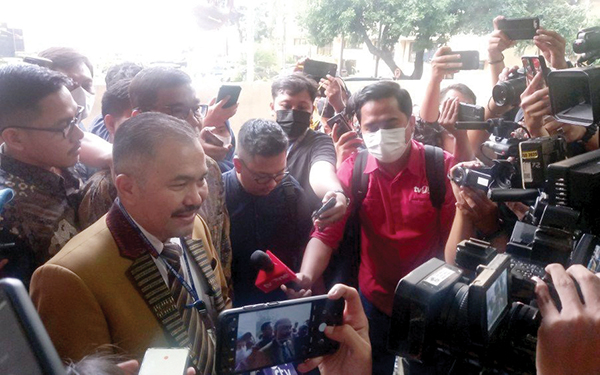 Kuasa Hukum Keluarga Brigadir J Jalani Pemeriksaan 1 BERIKAN— Kuasa hukum keluarga Brigadir J, Kamaruddin Simanjuntak saat memberikan keterangan di Bareskrim Polri, Selasa (2/8).