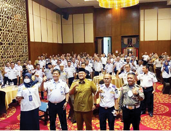 RAPAT— Ditlantas Polda Sumbar bersama instansi terkait melaksanakan rapat forum lalu lintas dan angkutan barang.