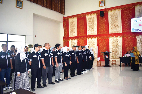 PELANTIKAN— Letkol Inf. Syafendi S.Ag. M.Sos dilantik sebagai Ketua Umum Ikatan Alumni SMP N 11 Padang periode 2022-2025, Sabtu (30/7) di Ruang Bagindo Aziz Chan, Balaikota Padang.