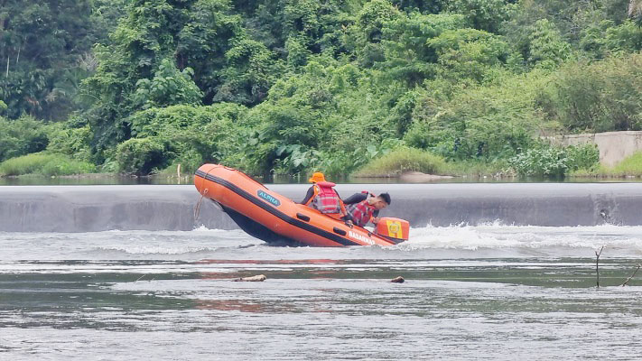 Mandi Bareng Teman, Remaja Hilang di Bendungan Ganting Kubang Kambang Utara 1 PENCARIAN— Tim SAR melakukan pencarian remaja yang hilang di Bendungan Ganting Kubang Kambang Utara, Pessel.