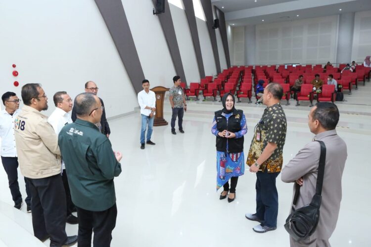 Anggota DPR RI Rezka Oktoberia, Dorong Kelanjutan Pembangunan Monumen PDRI 1 MONUMEN PDRI— Anggota DPR-RI, Reska Oktoberia saat meninjau pembangunan monumen Pemerintah Darurat Republik Indonesia (PDRI) di Koto Tinggi, Kecamatan Gunuang Omeh, Kabupaten Limapuluh Kota.