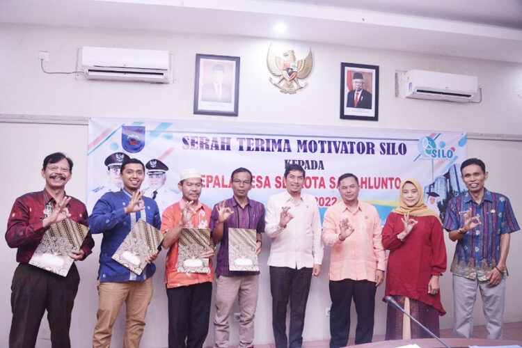 FOTO BERSAMA—Kepala Dinas Sosial Pemberdayaan Masyarakat Desa, Pemberdayaan Perempuan dan Perlindungan Anak Efriyanto,  foto bersama.