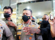 Ada Pria Bertato Mengawal Irjen Ferdy Sambo