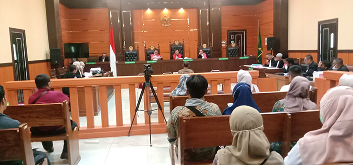 SIDANG— Suasana sidang dugaan korupsi KONI Padang yang beragendakan mendengarkan keterangan saksi dari mantan pengurus KONI Padang.