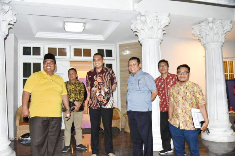 Bupati Padangpariaman Suhatri Bur menyatakan melakukan pertemuan dengan anggota DPR RI adalah  bagian dari komitmen mewujudkan kesejahteraan untuk masyarakat Padangpariaman.