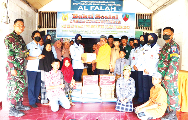 BAKTI SOSIAL— Peringatan HUT WARA ke-59, WARA Lanud Sutan Sjahrir bakti sosial ke Panti Asuhan Al Falah Koto Tangah sebagai wujud perhatian dan kepedulian kepada anak yatim piatu disaat situasi dan kondisi sekarang ini, Rabu (3/8).