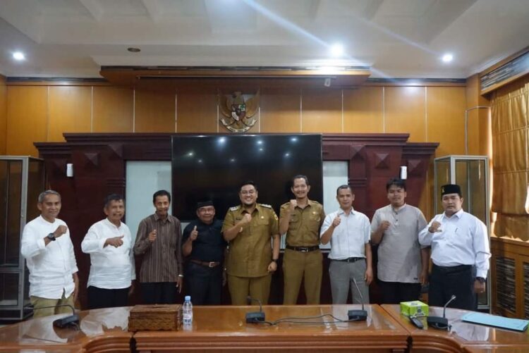Wakil Bupati Tanah Datar Richi Aprian mengatakan pembangunan fisik terkadang hanya bertahan dan dirasakan manfaatnya setahun sampai 2 tahun saja, namun pembangunan Sumber Daya Manusia (SDM) yang baik bakal dirasakan dalam waktu lama.