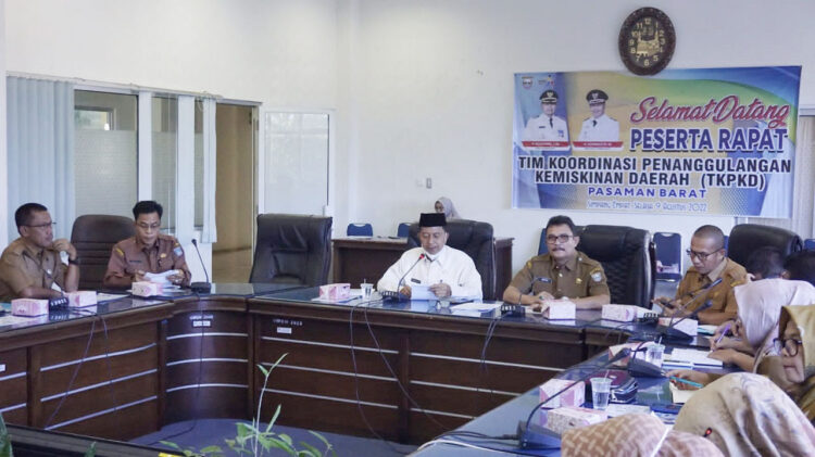 BUKA—Wakil Bupati Pasbar Risnawanto saat membuka rapat koordinasi (rakor) kemarin.