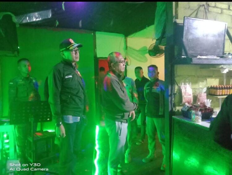 Wali Kota Riza Falepi Sidak Dinihari, Warning Kafe Live Music Tak Taat Perda 1 SIDAK—Wali Kota Payakumbuh didampingi kasat Pol PP sidak kafe live music yang tidak taat aturan perda.