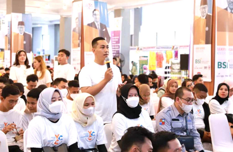 Forum Youth City Changers— Sejumlah anak muda dari berbagai kota di Indonesia menghadiri kegiatan Inspirational Talks Leadership, Youth, Creativity, and Innovation dalam Forum Youth City Changers di Gedung Bagindo Aziz Chan Youth Center, Minggu (7/8).