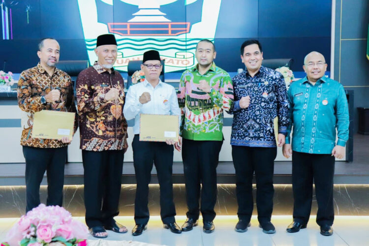 OPD Terbaik --Biro Administrasi Pimpinan meraih peringkat II Organisasi Perangkat Daerah (OPD) berkinerja terbaik pada jajaran Pemerintahan Provinsi Sumatera Barat.