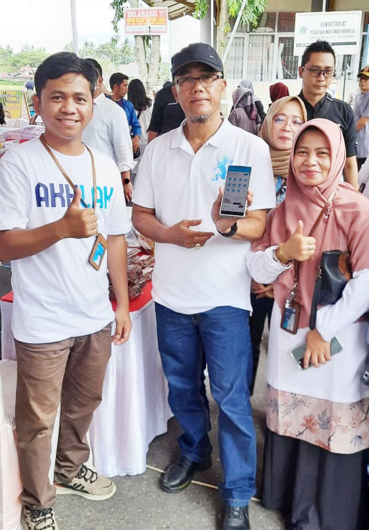 pasar rakyat— PLN bersama beberapa BUMN di Kota Payakumbuh adakan Program Pengembangan Kapasitas Usaha (PKU) dalam bentuk pasar rakyat dan bazar hasil kerajinan UMKM binaan BUMN, Jumat (29/07).
