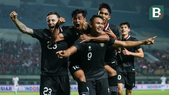 Indonesia VS Curacao, Ulangi Kemenangan di Pertemuan Pertama 1 RAYAKAN GOL-Para pemain Timnas Indonesia merayakan gol yang diciptakan Dimas Drajad dalam laga uji coba menhadapi Curacao di Stadion GBLA, Bandung, Sabtu (24/9).