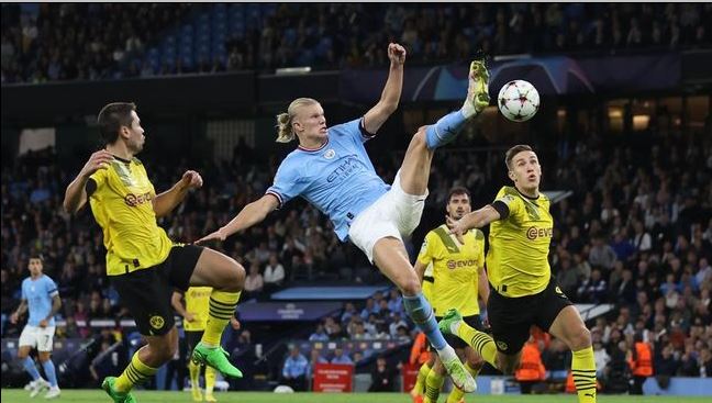 GOL KUNGFU--Gol Kungfu Haaland ke gawang Dortmund yang notabene adalah mantan klubnya membawa Man City mengungguli tim asal Jerman tersebut dengan skor 2-1.