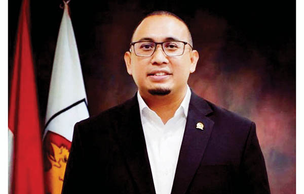 Andre Rosiade
Ketua DPD Partai Gerindra Sumbar