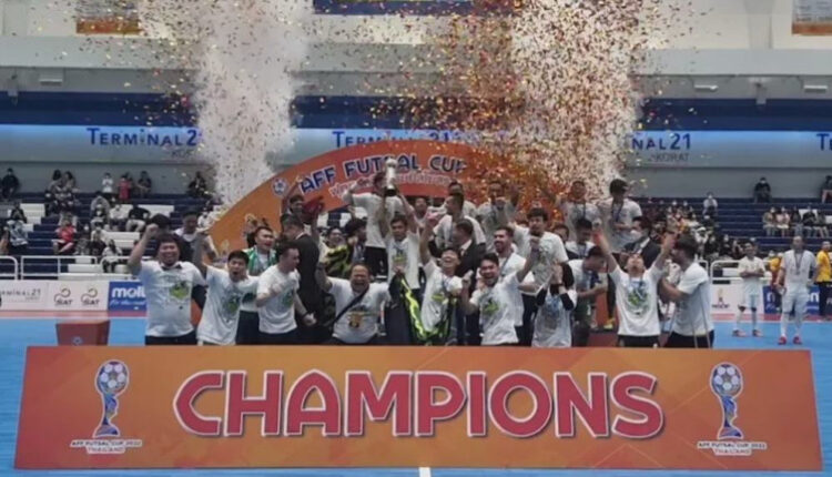 JUARA-Bintang Timur Surabaya merayakan kesuksesan mereka menjuarai AFF Futsal 2022 usai menundukkan klub tuan rumah Hongyen Thakam dengan skor akhir 4-2