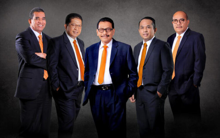 DIREKSI— Jajaran Direksi Bank Nagari (ki-ka) : Direktur Operasional Syafrizal, Direktur Kepatuhan Restu Wirawan, Direktur Utama Muhamad Irsyad, Direktur Kredit dan Syariah Gusti Candra, serta Direktur Keuangan Sania Putra.