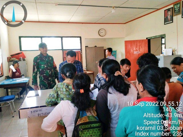 Membagikan Bantuan Langsung Tunai (BLT) sebagai dampak kenaikan Bahan Bakar Minyak (BBM) dan BLT.