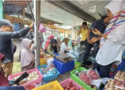 Bazar Sembako Murah Diserbu Warga di Bukittinggi