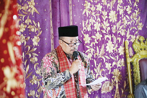 SILATURAHMI— Bupati Agam, Andri Warman membuka secara resmi silaturahmi niniak mamak se-Kecamatan Tilatang Kamang, bertempat di Rumah Gadang Putri Reno Sori, Jorong Pandan, Nagari Koto Tangah, Kecamatan Tilatang Kamang, Minggu (25/9).