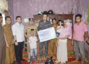 Untuk Anak Korban Pembunuhan, Bupati Sijunjung Serahkan Santunan 