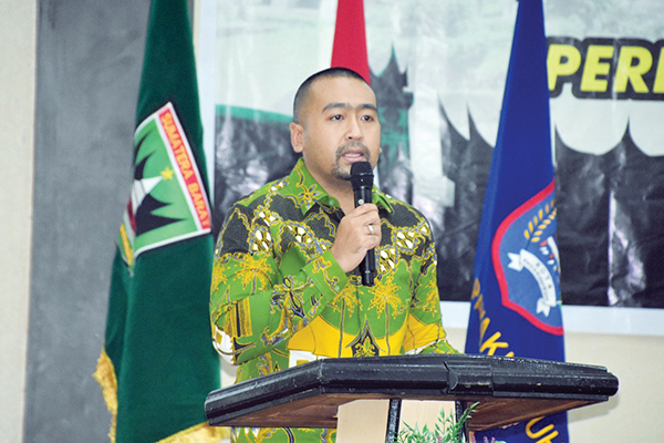 RAPAT KOODINASI— Wagub Sumbar Audy Joinaldy saat Rapat Koordinasi (Rakor) Pemerintah Provinsi dengan Pemerintah Kabupaten/Kota se-Provinsi Sumatera Barat yang digelar di Ballroom Kantor Wali Kota Payakumbuh, Kamis (8/9).