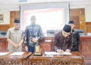 DPRD kota Bukittinggi Ketuk Palu Persetujuan 3 Ranperda