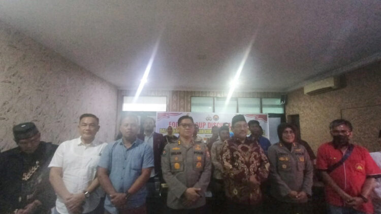 Polisi Ajak Masyarakat Sumbar Tolak Paham Radikalisme, Eks Napiter: Berbagai Cara Mereka Lakukan untuk Merekrut Anggota 1 FGD— Susana Forum Group Discussion (FGD) terkait bahayanya paham radikalisme, terorisme dan intoleran.