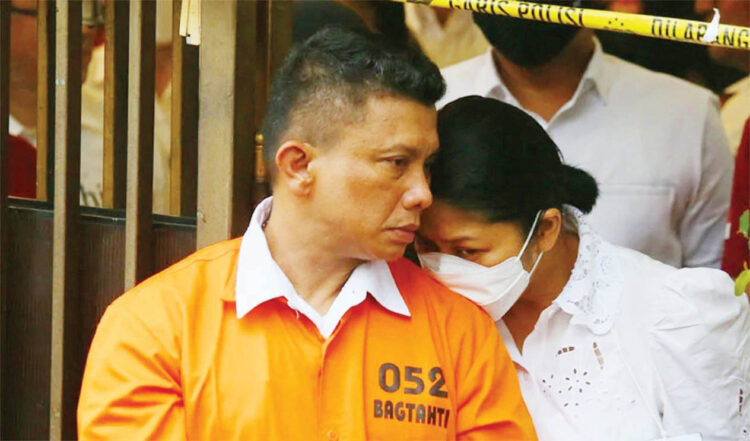 Komentar Anam soal Bripka Ricky Rizal Berbalik Arah, Ferdy Sambo Siap-Siap Saja 1 REKONTRUKSI— Ferdy Sambo dan Putri Candrawathi saat rekonstruksi pembunuhan Brigadir J di Duren Tiga, Jakarta Selatan, pekan lalu.