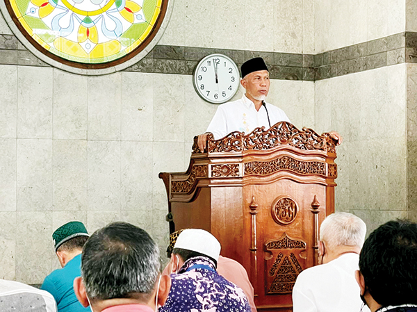 CERAMAH— Guberur Sumatera Barat, Mahyeldi saat cemah  ASN Kementerian Koperasi dan UKM RI.