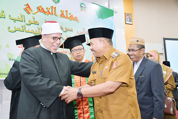 Bupati Agam Hadiri Wisuda ke-2 Mahad Aly Sumatera Thawalib Parabek 1 HADIRI WISUDA— Bupati Agam, Andri Warman hadiri wisuda ke-2 Mahad Aly Sumatera Thawalib Parabek, di Grand Rocky Hotel Bukittinggi, Selasa (20/9).