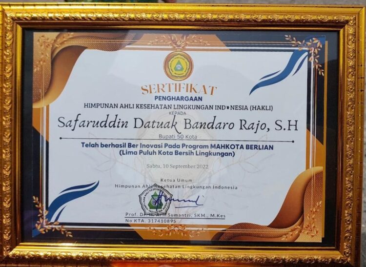 Hakli Beri Penghargaan Terobosan 1