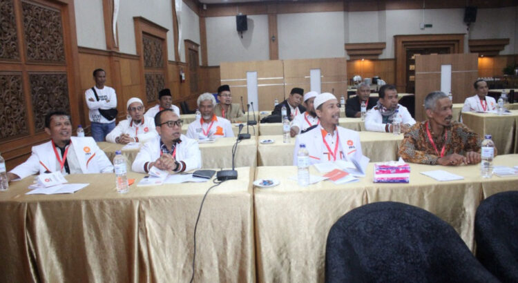 MPP PKS Bekali Kader Pendidikan Politik 1 PENDIDIKAN POLITIK— Kader PKS mengikuti Pendidikan Politik dan Sosialisasi Konsepsi Dasar Partai yang digelar Majelis Pertimbangan Pusat (MPP) PKS, Sabtu (3/9).