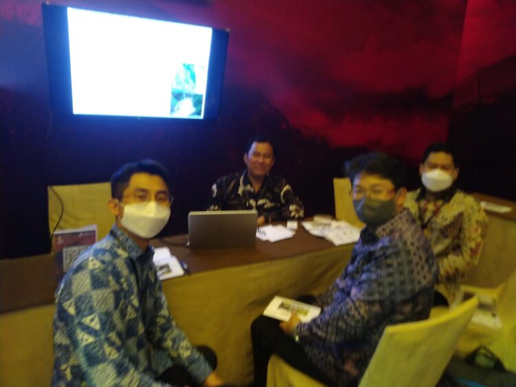 Solsel Presentasikan SDA EBT melalui G20 1 mempresentasikan— Kabupaten Solok Selatan mempresentasikan Sumber Daya Alam (SDA) berupa Energi Baru Terbarukan (EBT) melalui forum Energy Transition Working Group Meeting Group of 20 (G20) di Bali.