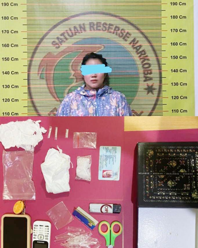 IRT PENGEDAR— IRT berinisial MS (25) ditangkap Tim Sapu Jagat Polresta Padang dengan barang bukti beberapa paket sabu.