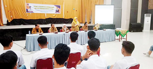 sambutan— Kabid Penempatan Pelatihan dan Produktivitas (Pentalattas) Disnakerin Padang Widia Afriyanti SSTp MM beri kata sambutan