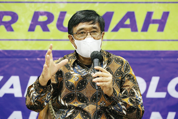 DESAK— Anggota Komisi II DPR RI Hugua mendesak pemerintah menuntaskan masalah honorer K2.