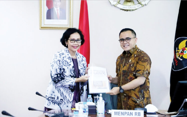 MINTA DUKUNGAN—MenPAN-RB Azwar Anas meminta dukungan PGRI agar para gurunya tidak cepat-cepat minta pindah.