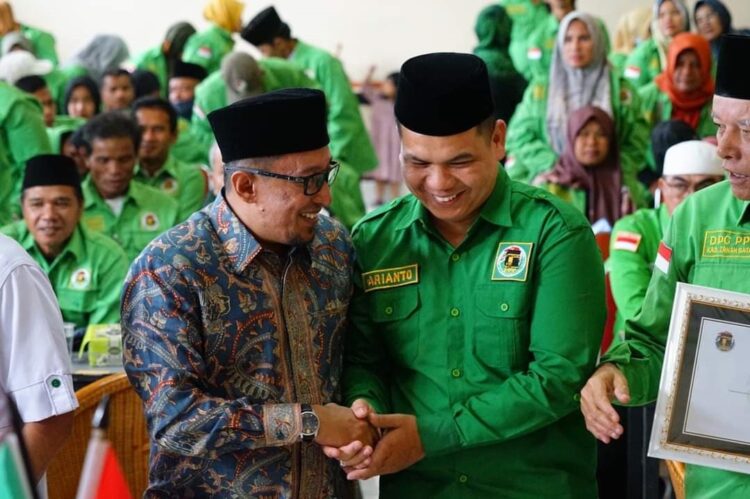 PEMBUKAAN—Bupati Tanah Datar Eka Putra pada acara pembukaan kegiatan Pendidikan Politik Kader PPP .