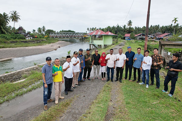 KUNJUNGAN—Edola Duangga EP,  Sub Koordinator Bidang  Pelaksana Jaringan Sumber Air Dinas SDA BK Sumatra Barat saat kunjungan kemarin.