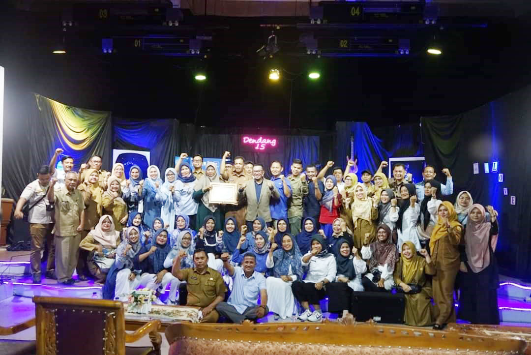 Para peserta foto bersama Bupati Eja Putra. chandra antoni