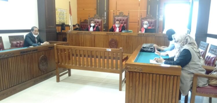 SIDANG— Suasana sidang perdata warga Kota Padang yang menggugat negara membayar utang Rp 62 miliar.