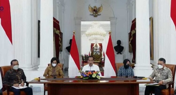 BBM Naik, Chandra Menilai Ada Perbuatan Melawan Hukum oleh Penguasa 1 konferensi pers— Pemerintah menggelar konferensi pers terkait kebijakan menaikkan harga bahan bakar minyak (BBM) subsidi di Istana Merdeka, Jakarta, Sabtu 3 9.