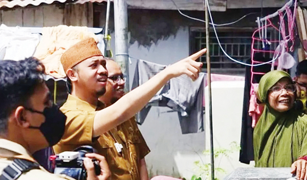 BANSOS— Pemko Bukittinggi salurkan bansos sembako untuk triwulan III. Bantuan diserahkan secara simbolis oleh Wako bersama Forkopimda di kantor Pos Bukittinggi.