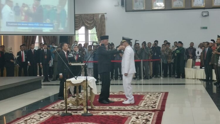 PELANTIKAN PJ— Rida  Ananda resmi dilantik Gubernur Sumbar Mahyeldi jadi Pj Wali Kota Payakumbuh, di Istana Gubernur.